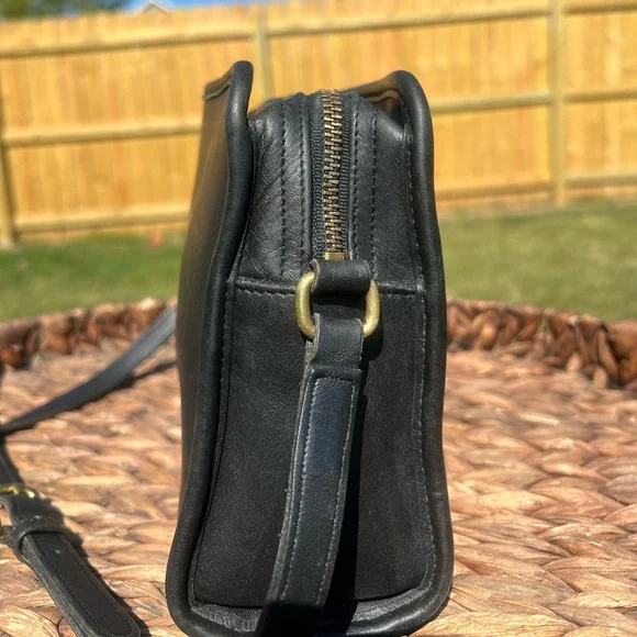 AUTH Vintage 1999 Coach Black Sutton 9814 - Picture 3 of 9